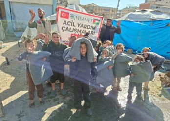 Gazzeli Kardeşlerimiz Battaniyeler Ulaştırdık