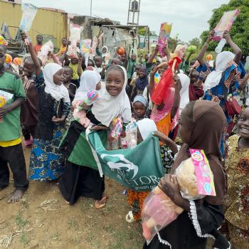 Afrika'da Oyuncak Dağıtımı