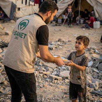 Savaş Mağdurlarına İftar Yemeği