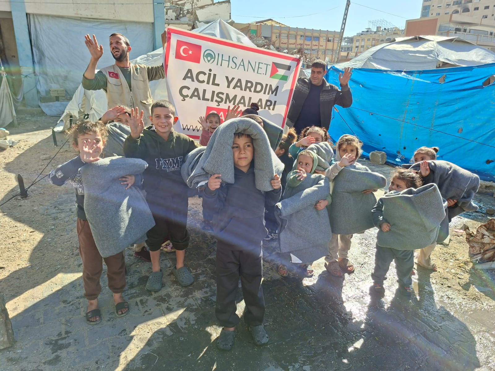 Gazzeli Kardeşlerimiz Battaniyeler Ulaştırdık